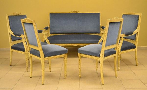 Finimento da salotto, inizi sec. XX, in legno laccato e intagliato,
