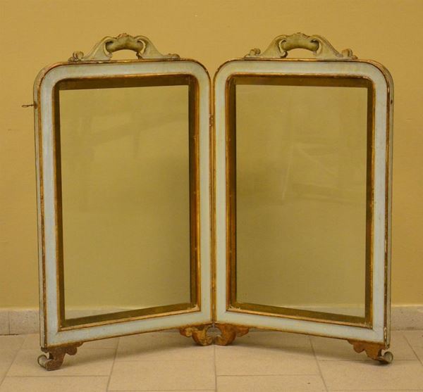 Parafuoco, sec. XIX, in legno laccato e intagliato,