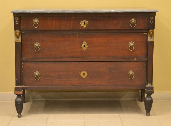 Cassettone, Toscana, sec. XIX, in noce, tre cassetti,  - Asta ANTIQUARIATO, COLLEZIONISMO, GIOIELLI - Poggio Bracciolini Casa d'Aste