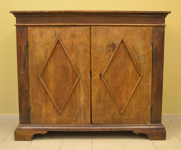 Credenza, sec. XX, in castagno, due sportelli,