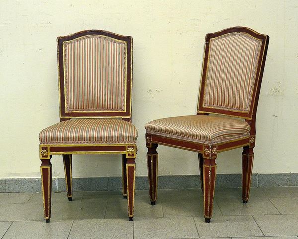 Coppia di sedie, fine sec. XVIII, in legno laccato,