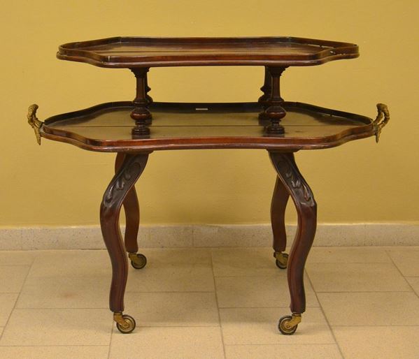 Gueridon, inizi sec. XX, in mogano, due ripiani  - Asta ANTIQUARIATO, COLLEZIONISMO, GIOIELLI - Poggio Bracciolini Casa d'Aste