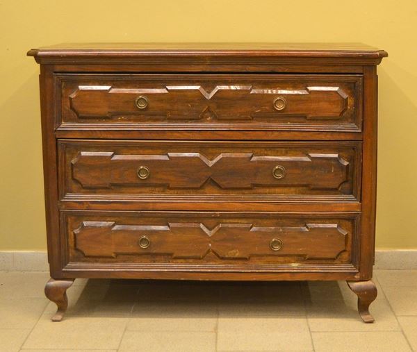 Cassettone, sec. XIX, in noce e castagno,  - Asta ANTIQUARIATO, COLLEZIONISMO, GIOIELLI - Poggio Bracciolini Casa d'Aste