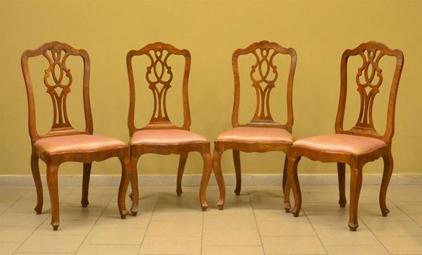 Quattro sedie, sec. XIX, in noce, schienale a vaso,  - Asta ANTIQUARIATO, COLLEZIONISMO, GIOIELLI - Poggio Bracciolini Casa d'Aste