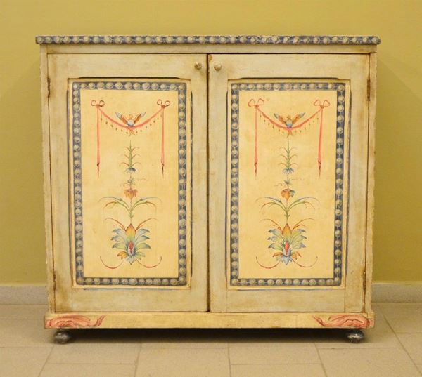 Credenzino, sec. XX, in legno laccato e pitturato,