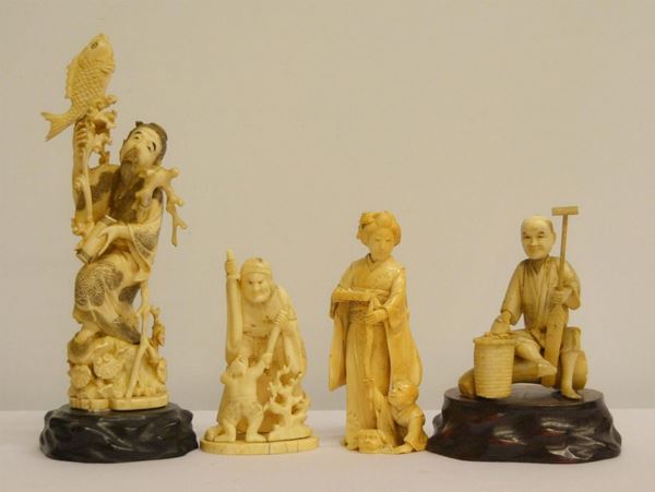 Quattro intagli, arte orientale, sec. XIX, in avorio,
