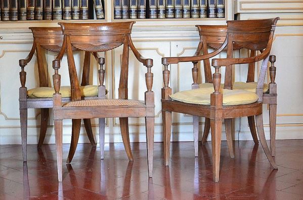 Quattro poltroncine, sec. XVIII, in noce, braccioli&nbsp;&nbsp;&nbsp;&nbsp;&nbsp;&nbsp;&nbsp;&nbsp;&nbsp;&nbsp;&nbsp;&nbsp;&nbsp;&nbsp;&nbsp;&nbsp;&nbsp;&nbsp;&nbsp;&nbsp;&nbsp;&nbsp;&nbsp;  - Asta DIPINTI  MOBILI  OGGETTI D'ARTE - Poggio Bracciolini Casa d'Aste