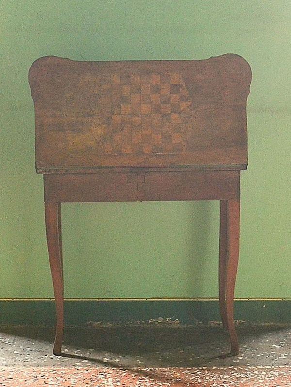Tavolo da gioco, Toscana, sec. XVIII, in noce,&nbsp;&nbsp;&nbsp;&nbsp;&nbsp;&nbsp;&nbsp;&nbsp;&nbsp;&nbsp;&nbsp;&nbsp;&nbsp;&nbsp;&nbsp;&nbsp;&nbsp;&nbsp;&nbsp;&nbsp;&nbsp;&nbsp;&nbsp;&nbsp;&nbsp;&nbsp;&nbsp;&nbsp;