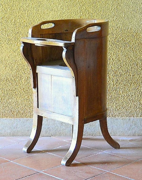 Seggiolone da bambino, sec. XIX, in noce&nbsp;&nbsp;&nbsp;&nbsp;&nbsp;&nbsp;&nbsp;&nbsp;&nbsp;&nbsp;&nbsp;&nbsp;&nbsp;&nbsp;&nbsp;&nbsp;&nbsp;&nbsp;&nbsp;&nbsp;&nbsp;&nbsp;&nbsp;&nbsp;&nbsp;&nbsp;&nbsp;&nbsp;&nbsp;&nbsp;&nbsp;&nbsp;&nbsp;&nbsp;