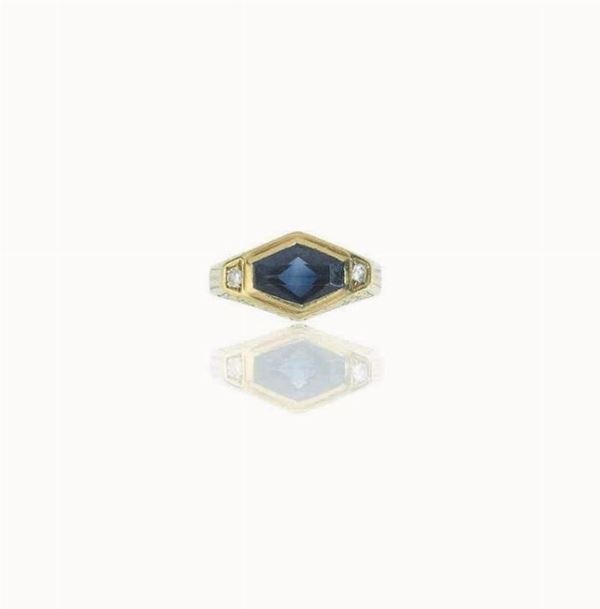 ANELLO, INIZI SEC. XX, IN ORO GIALLO, ZAFFIRI E DIAMANTI