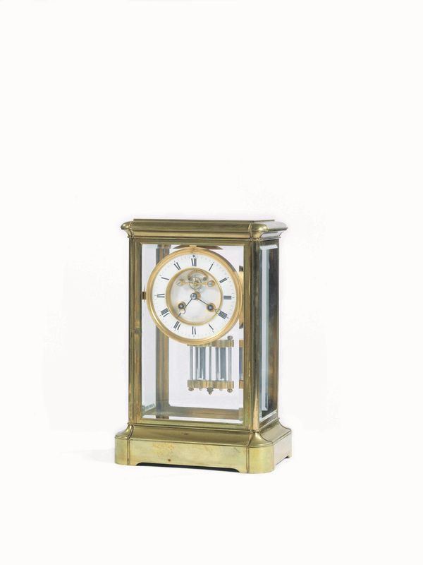  Orologio da tavolo, inizi sec. XX,  in ottone, parte superiore con pannelli in cristallo, base a pedana rettangolare, cm 31x20x15&nbsp;