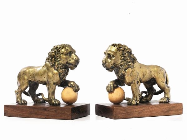 COPPIA DI SCULTURE