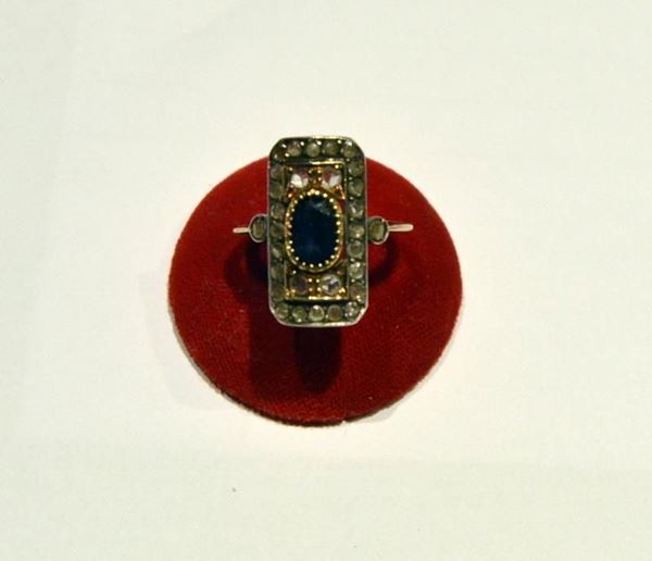 ANELLO IN ORO GIALLO, ARGENTO, DIAMANTIE ZAFFIRO