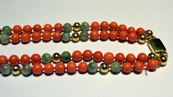 COLLANA IN ORO GIALLO, CORALLO E GIADA  - Asta ANTIQUARIATO, COLLEZIONISMO, GIOIELLI - Poggio Bracciolini Casa d'Aste