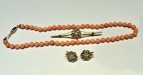 COLLANA IN ORO GIALLO E CORALLO