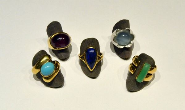 CINQUE ANELLI IN ORO GIALLO, ORO BIANCO E PIETRE&nbsp;&nbsp;&nbsp;&nbsp;&nbsp;&nbsp;&nbsp;&nbsp;&nbsp;&nbsp;&nbsp;&nbsp;&nbsp;&nbsp;&nbsp;&nbsp;&nbsp;&nbsp;&nbsp;&nbsp;&nbsp;&nbsp;&nbsp;&nbsp;  - Asta ANTIQUARIATO, COLLEZIONISMO, GIOIELLI - Poggio Bracciolini Casa d'Aste
