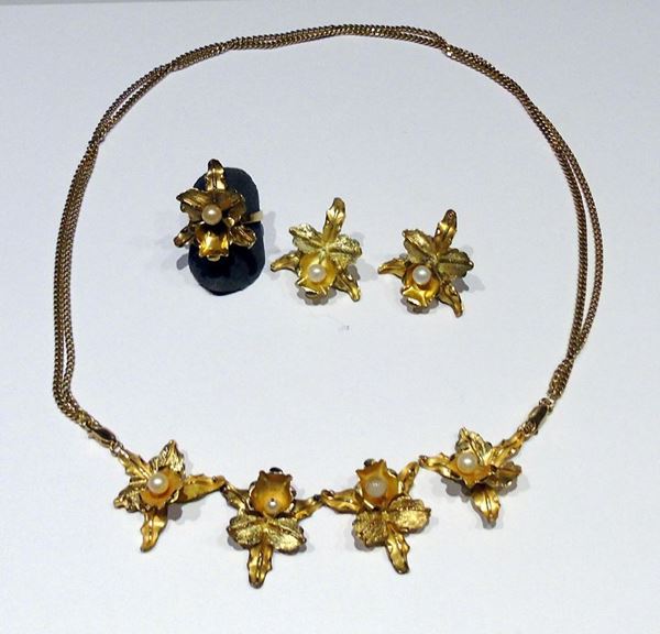 PARURE IN ORO GIALLO, COMPOSTA DA COLLANA, ANELLO