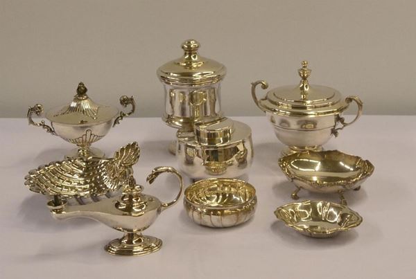QUATTRO ZUCCHERIERE, UNA BUGIA, POSACENERE E TRE                            - Asta ANTIQUARIATO, COLLEZIONISMO, GIOIELLI - Poggio Bracciolini Casa d'Aste