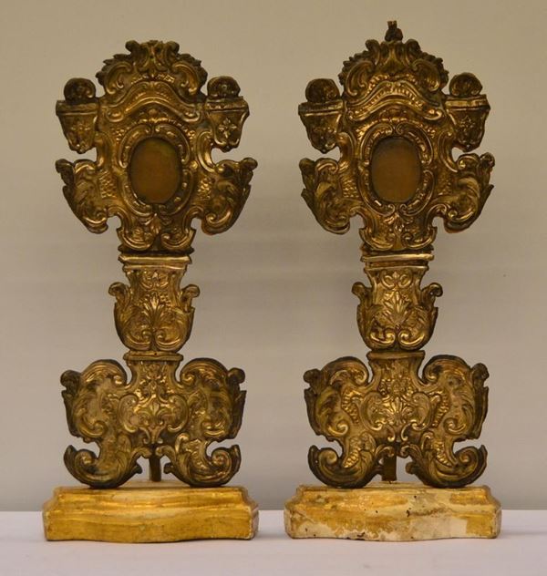 Due porta reliquie, sec. XVIII, in metallo argentato e