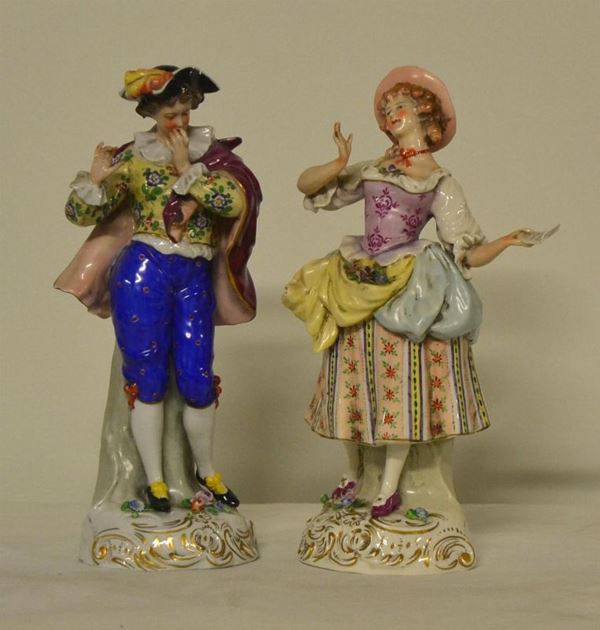 Coppia di sculture, sec. XX, in porcellana&nbsp;&nbsp;&nbsp;&nbsp;&nbsp;&nbsp;&nbsp;&nbsp;&nbsp;&nbsp;&nbsp;&nbsp;&nbsp;&nbsp;&nbsp;&nbsp;&nbsp;&nbsp;&nbsp;&nbsp;&nbsp;&nbsp;&nbsp;&nbsp;&nbsp;&nbsp;&nbsp;&nbsp;&nbsp;&nbsp;&nbsp;&nbsp;