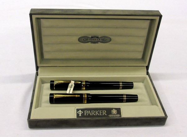 DUE PENNE STILOGRAFICHE , PARKER CENTENNIAL