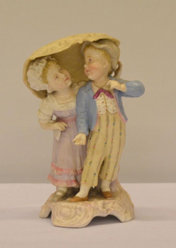 Piccolo gruppo, Germania fine sec. XIX, in porcellana&nbsp;&nbsp;&nbsp;&nbsp;&nbsp;&nbsp;&nbsp;&nbsp;&nbsp;&nbsp;&nbsp;&nbsp;&nbsp;&nbsp;&nbsp;&nbsp;&nbsp;&nbsp;&nbsp;&nbsp;&nbsp;  - Asta ANTIQUARIATO, COLLEZIONISMO, GIOIELLI - Poggio Bracciolini Casa d'Aste