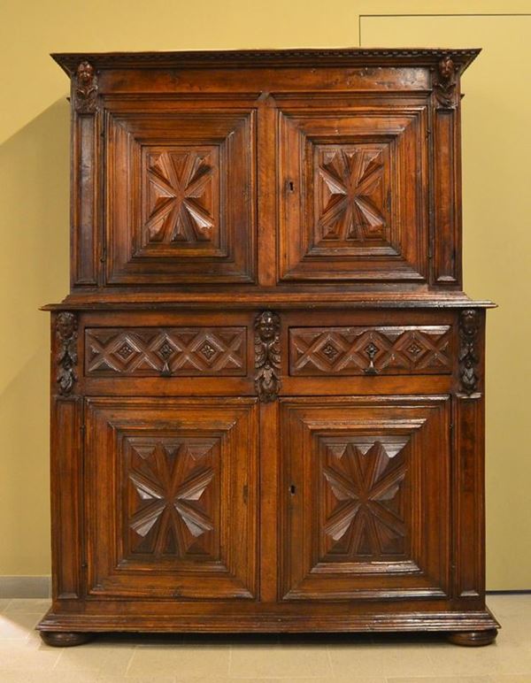 Credenza, Italia settentionale, sec. XVIII, in noce intagliato,