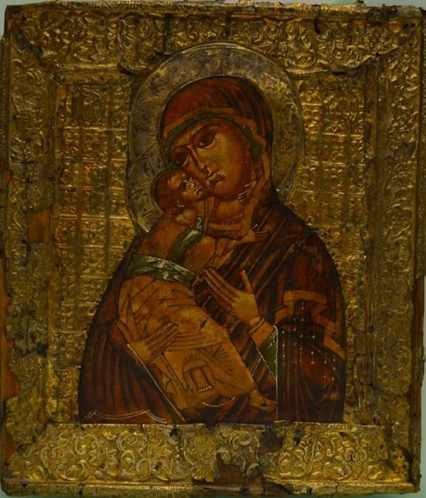 Icona, sec. XVI-XVII, raffigurante Madonna con il Bambino, tempera su tavola con riza in metallo argentato, cm 31x3,5x27