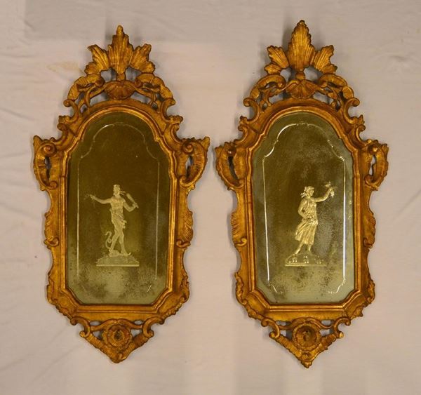 Coppia di ventoline, fine sec. XVIII, in legno dorato e intagliato