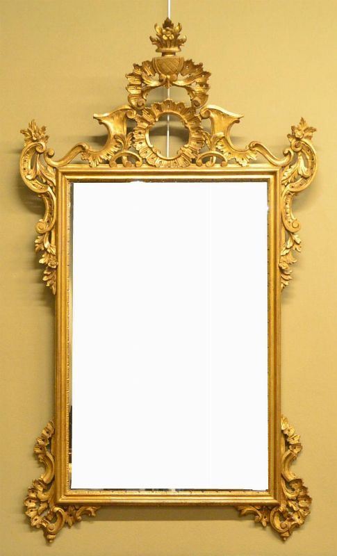 Specchiera, in stile 700, entro cornice in legno  - Asta ANTIQUARIATO, COLLEZIONISMO, GIOIELLI - Poggio Bracciolini Casa d'Aste