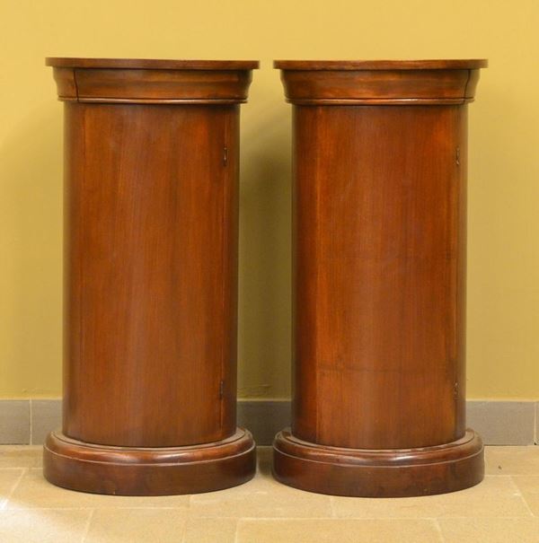 Coppia di comodini a colonna, sec. XX,  - Asta ANTIQUARIATO, COLLEZIONISMO, GIOIELLI - Poggio Bracciolini Casa d'Aste