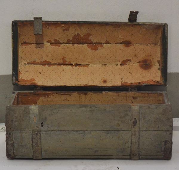 Bauletto, sec. XIX, in legno&nbsp;&nbsp;&nbsp;&nbsp;&nbsp;&nbsp;&nbsp;&nbsp;&nbsp;&nbsp;&nbsp;&nbsp;&nbsp;&nbsp;&nbsp;&nbsp;&nbsp;&nbsp;&nbsp;&nbsp;&nbsp;&nbsp;&nbsp;&nbsp;&nbsp;&nbsp;&nbsp;&nbsp;&nbsp;&nbsp;&nbsp;&nbsp;&nbsp;&nbsp;&nbsp;&nbsp;&nbsp;&nbsp;&nbsp;&nbsp;&nbsp;&nbsp;&nbsp;&nbsp;&nbsp;&nbsp;
