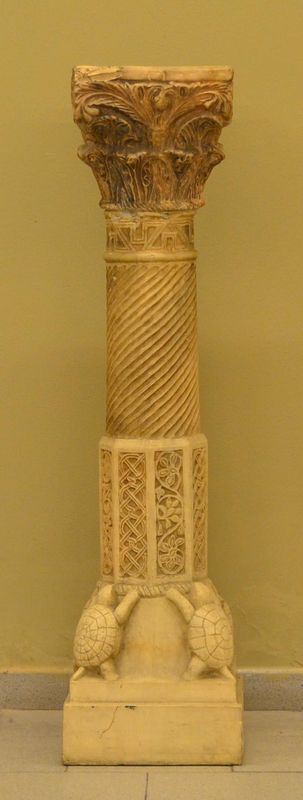 Colonna, manifattura di Signa, in terracotta