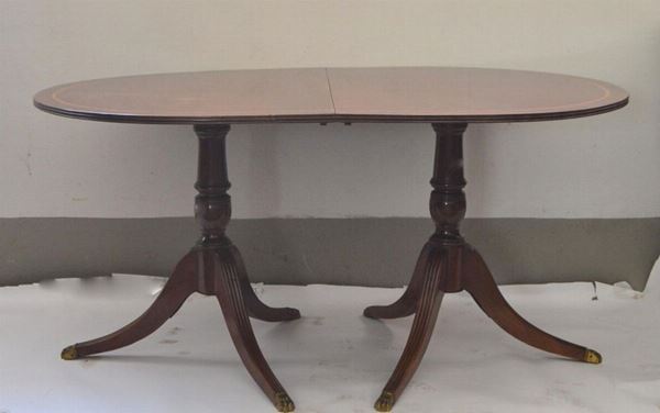 Tavolo, Inghilterra, inizi sec. XX, ovale,in mogano  - Asta ANTIQUARIATO, COLLEZIONISMO, GIOIELLI - Poggio Bracciolini Casa d'Aste