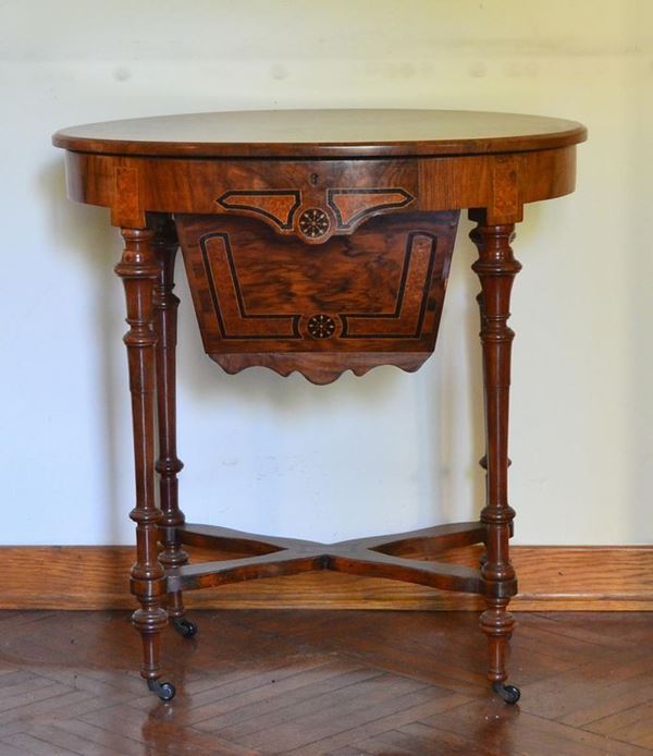 Tavolino da lavoro, Francia, inizi sec. XX, in noce  - Asta ANTIQUARIATO, COLLEZIONISMO, GIOIELLI - Poggio Bracciolini Casa d'Aste