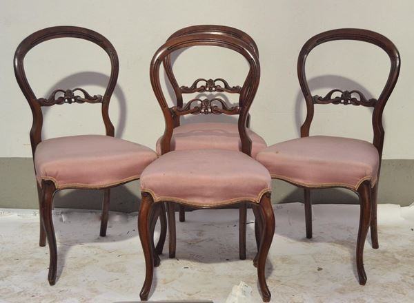 Quattro sedie, sec. XIX, in noce intagliato,  - Asta ANTIQUARIATO, COLLEZIONISMO, GIOIELLI - Poggio Bracciolini Casa d'Aste