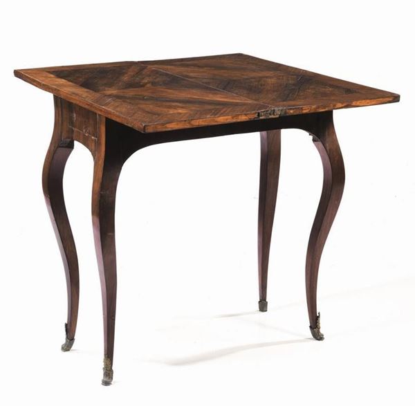 Tavolo da gioco, sec. XIX, in noce, piano a libro,