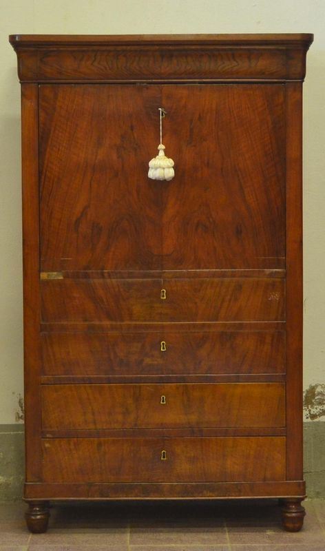 Secretaire, Toscana, sec. XIX, in noce, con cinque cassetti e piano a ribalta,