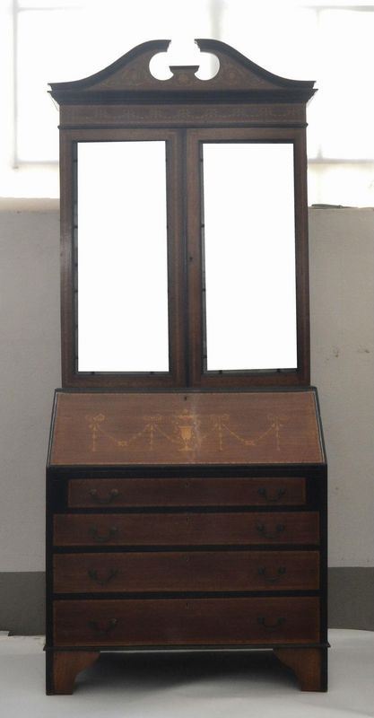 Vetrina, Inghilterra, inizi sec. XX, in mogano filettato, a due corpi,