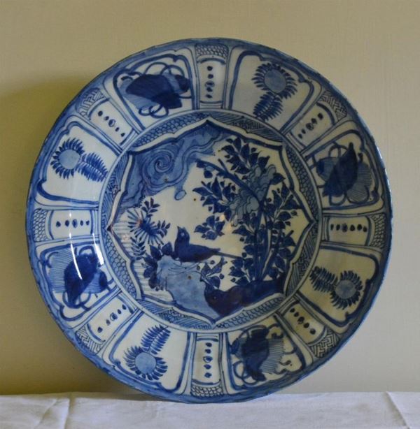 Piatto, Savona, sec. XVIII, in maiolica&nbsp;&nbsp;&nbsp;&nbsp;&nbsp;&nbsp;&nbsp;&nbsp;&nbsp;&nbsp;&nbsp;&nbsp;&nbsp;&nbsp;&nbsp;&nbsp;&nbsp;&nbsp;&nbsp;&nbsp;&nbsp;&nbsp;&nbsp;&nbsp;&nbsp;&nbsp;&nbsp;&nbsp;&nbsp;&nbsp;&nbsp;&nbsp;&nbsp;&nbsp;&nbsp;
