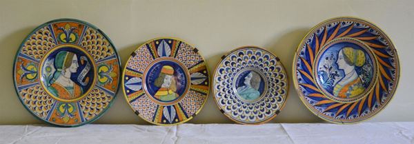 Quattro piatti, sec. XX, in maiolica Deruta,&nbsp;&nbsp;&nbsp;&nbsp;&nbsp;&nbsp;&nbsp;&nbsp;&nbsp;&nbsp;&nbsp;&nbsp;&nbsp;&nbsp;&nbsp;&nbsp;&nbsp;&nbsp;&nbsp;&nbsp;&nbsp;&nbsp;&nbsp;&nbsp;&nbsp;&nbsp;&nbsp;&nbsp;&nbsp;&nbsp;
