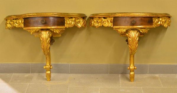 Coppia di comodini, in stile '700, a mensola  - Asta ANTIQUARIATO, COLLEZIONISMO, GIOIELLI - Poggio Bracciolini Casa d'Aste
