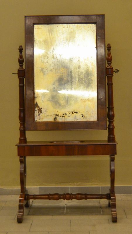Specchiera a psiche, sec. XIX, in noce,  - Asta ANTIQUARIATO, COLLEZIONISMO, GIOIELLI - Poggio Bracciolini Casa d'Aste