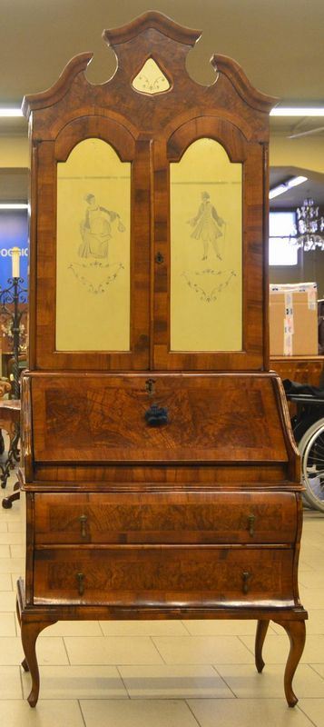Trumeau, in stile '700, in radica, due sportelli&nbsp;&nbsp;&nbsp;&nbsp;&nbsp;&nbsp;&nbsp;&nbsp;&nbsp;&nbsp;&nbsp;&nbsp;&nbsp;&nbsp;&nbsp;&nbsp;&nbsp;&nbsp;&nbsp;&nbsp;&nbsp;&nbsp;&nbsp;&nbsp;&nbsp;&nbsp;  - Asta ANTIQUARIATO, COLLEZIONISMO, GIOIELLI - Poggio Bracciolini Casa d'Aste