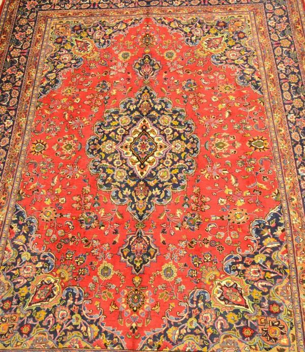 Tappeto persiano Saruq, fondo rosso