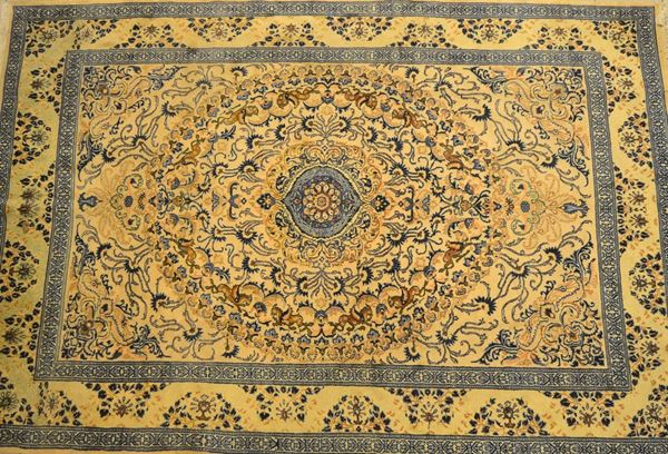 Tappeto persiano Nain, misto seta, fondo motivo  - Asta ANTIQUARIATO, COLLEZIONISMO, GIOIELLI - Poggio Bracciolini Casa d'Aste