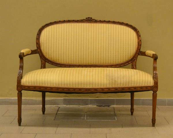 Tre sedie, in stile Luigi XVI, in noce,