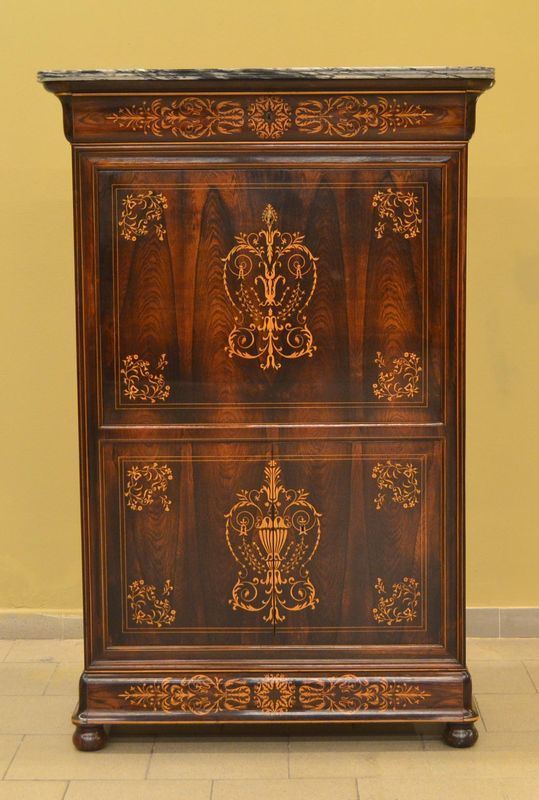 Secretaire, Carlo X, in palissandro intarsiato, tre sportelli&nbsp;&nbsp;&nbsp;&nbsp;&nbsp;&nbsp;&nbsp;&nbsp;&nbsp;&nbsp;&nbsp;&nbsp;&nbsp;