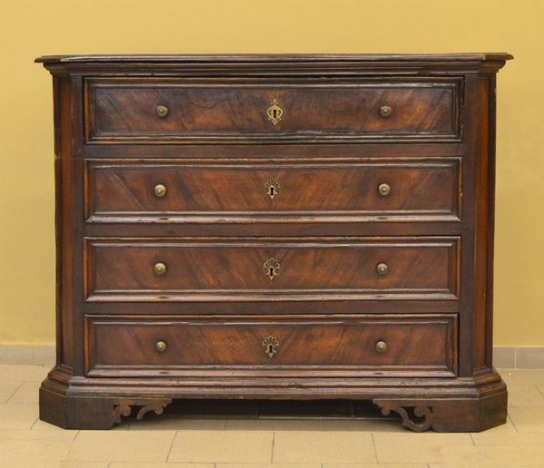 Cassettone, sec. XVII, in noce     - Asta ANTIQUARIATO, COLLEZIONISMO, GIOIELLI - Poggio Bracciolini Casa d'Aste
