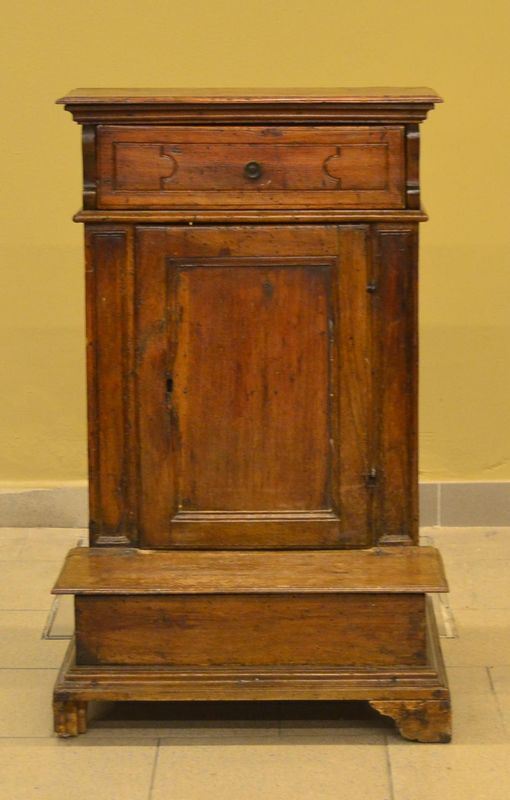 Inginocchiatoio, sec. XVIII, in noce